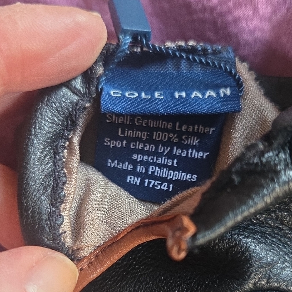 Soft Black Leather Cole Haan Touchscreen Gloves With 100% Silk Lining Size L NWT - Picture 7 of 12